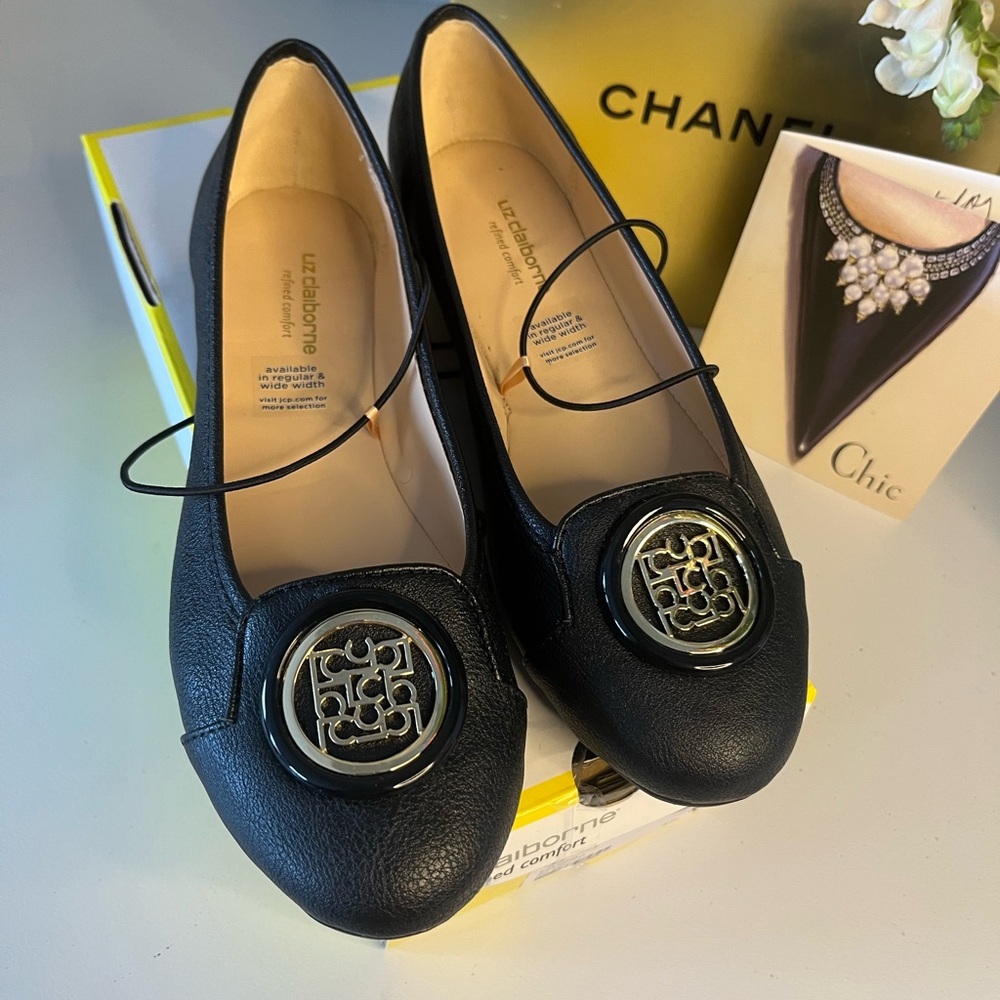Liz Claiborne Black Flats with Metallic Emblem